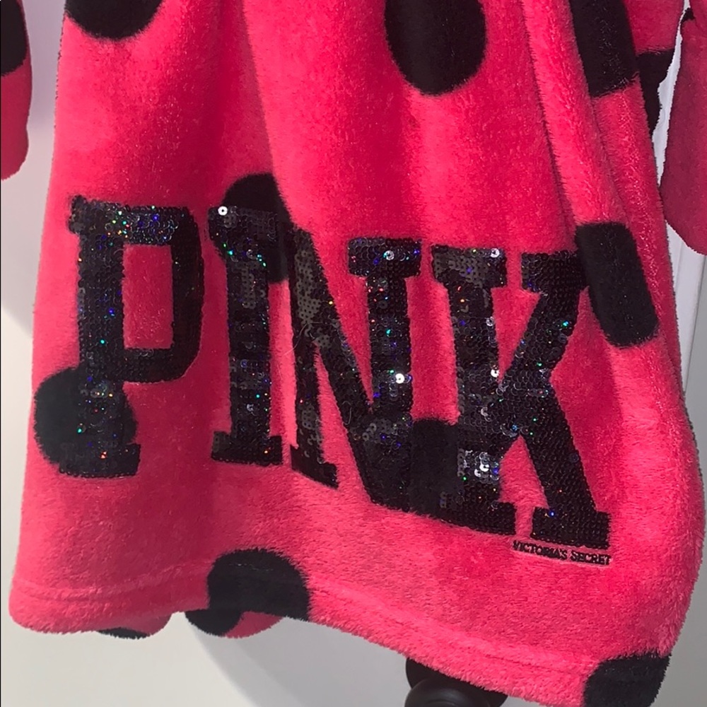 VS Pink Robe! - Picture 4 of 4